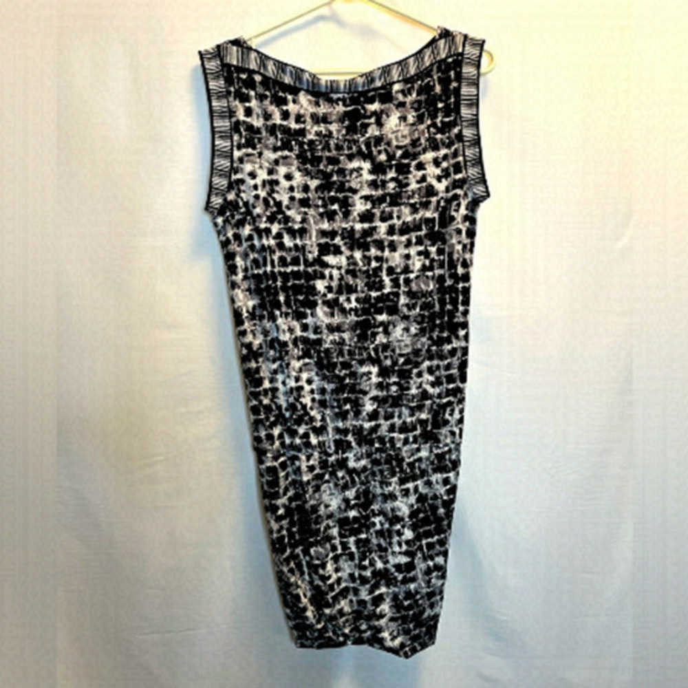 ⭐️ BCBG sexy party dress in white, black and gray- size small